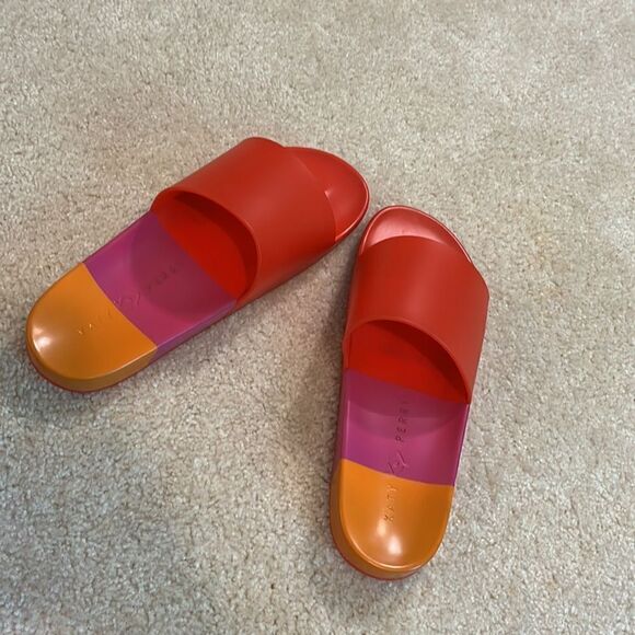 KATY PERRY SANDELS - Picture 2 of 10